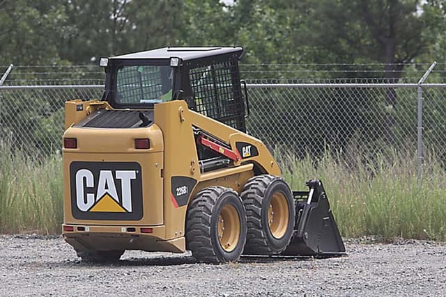 Caterpillar 226B Kompaktlader image 4