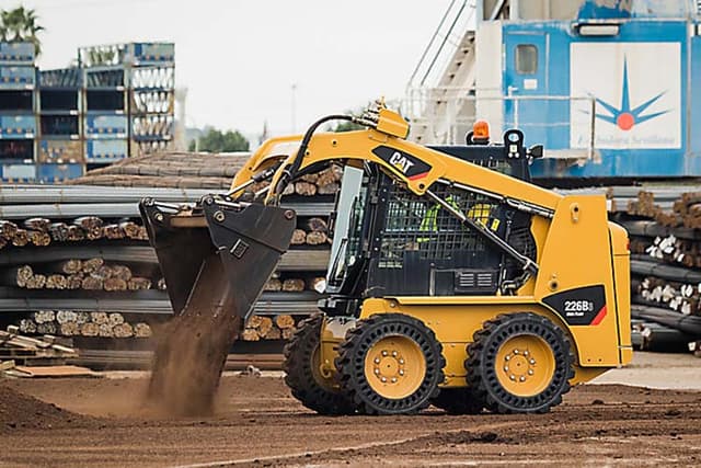 Caterpillar 226B Kompaktlader image 7