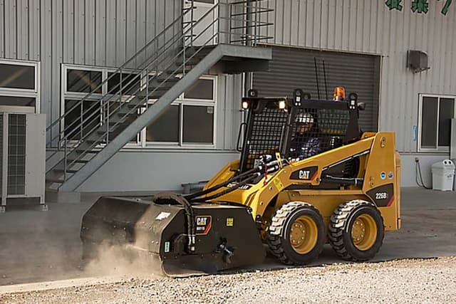 Caterpillar 226B Kompaktlader image 2
