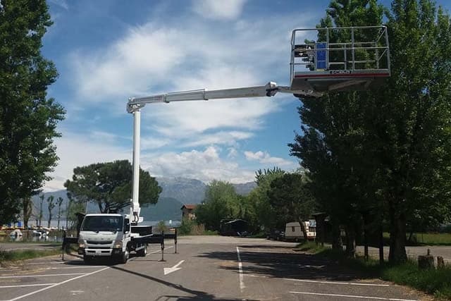 Cela DT Truck 40 vrachtwagenhoogwerker Cela DT Truck 40 vrachtwagenhoogwerker voor professioneel gebruik