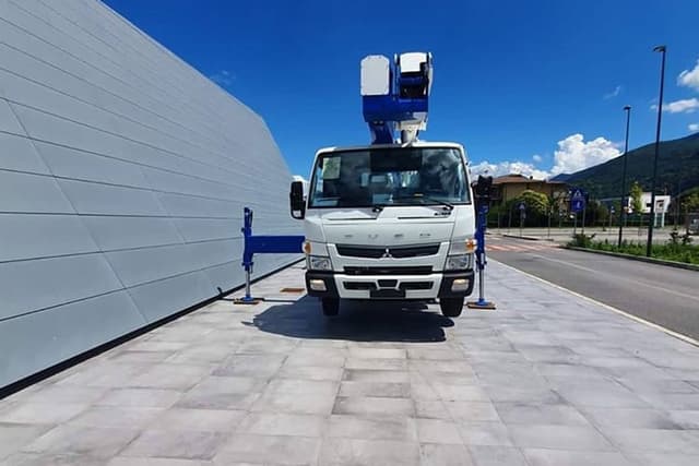Cela DT Truck 40 hoogwerker voor werk op hoogte Cela DT Truck 40 hoogwerker voor diverse werkzaamheden op hoogte