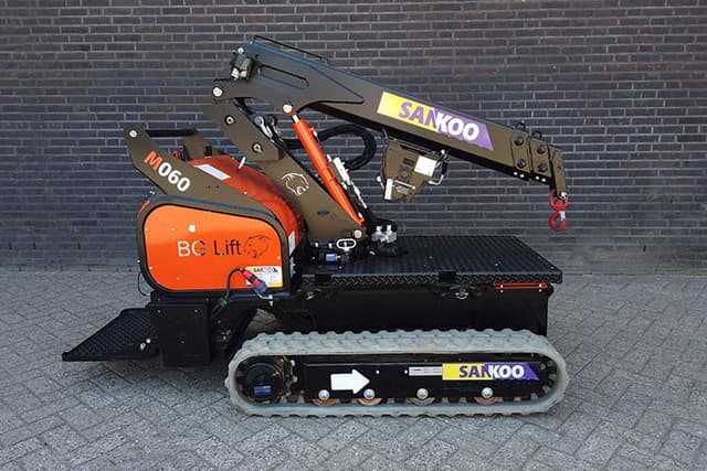 BG Lift M060 voor materiaal plaatsen BG Lift M060 rupshijskraan voor het plaatsen van materialen op locatie